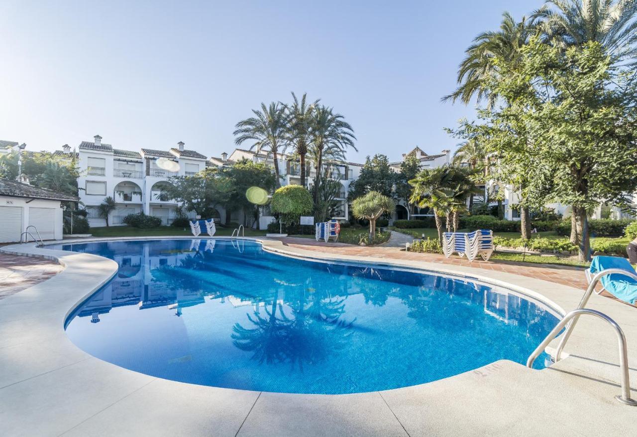 Hb - Comfortable Beachfront Holiday Apartment Estepona Exteriér fotografie
