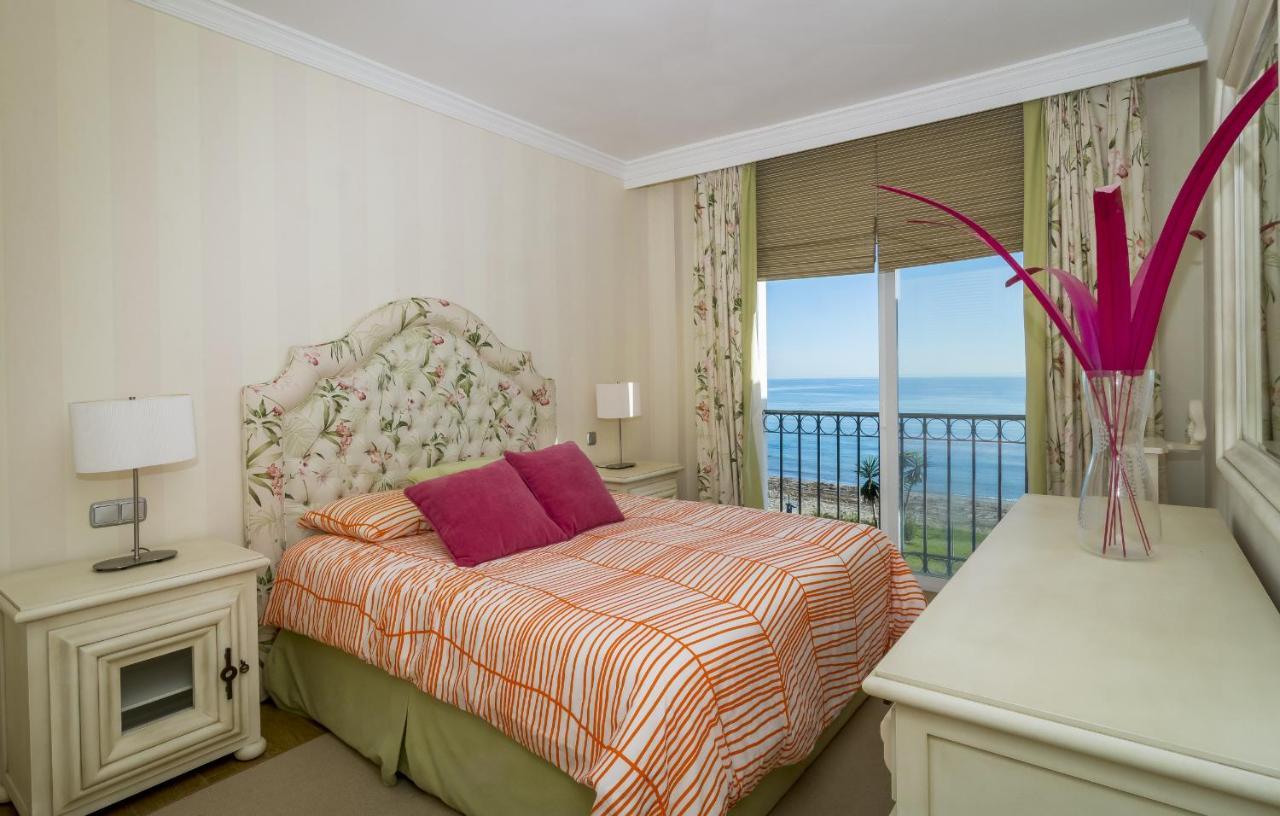 Hb - Comfortable Beachfront Holiday Apartment Estepona Exteriér fotografie