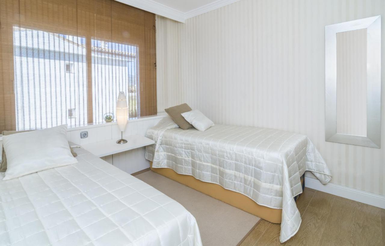 Hb - Comfortable Beachfront Holiday Apartment Estepona Exteriér fotografie