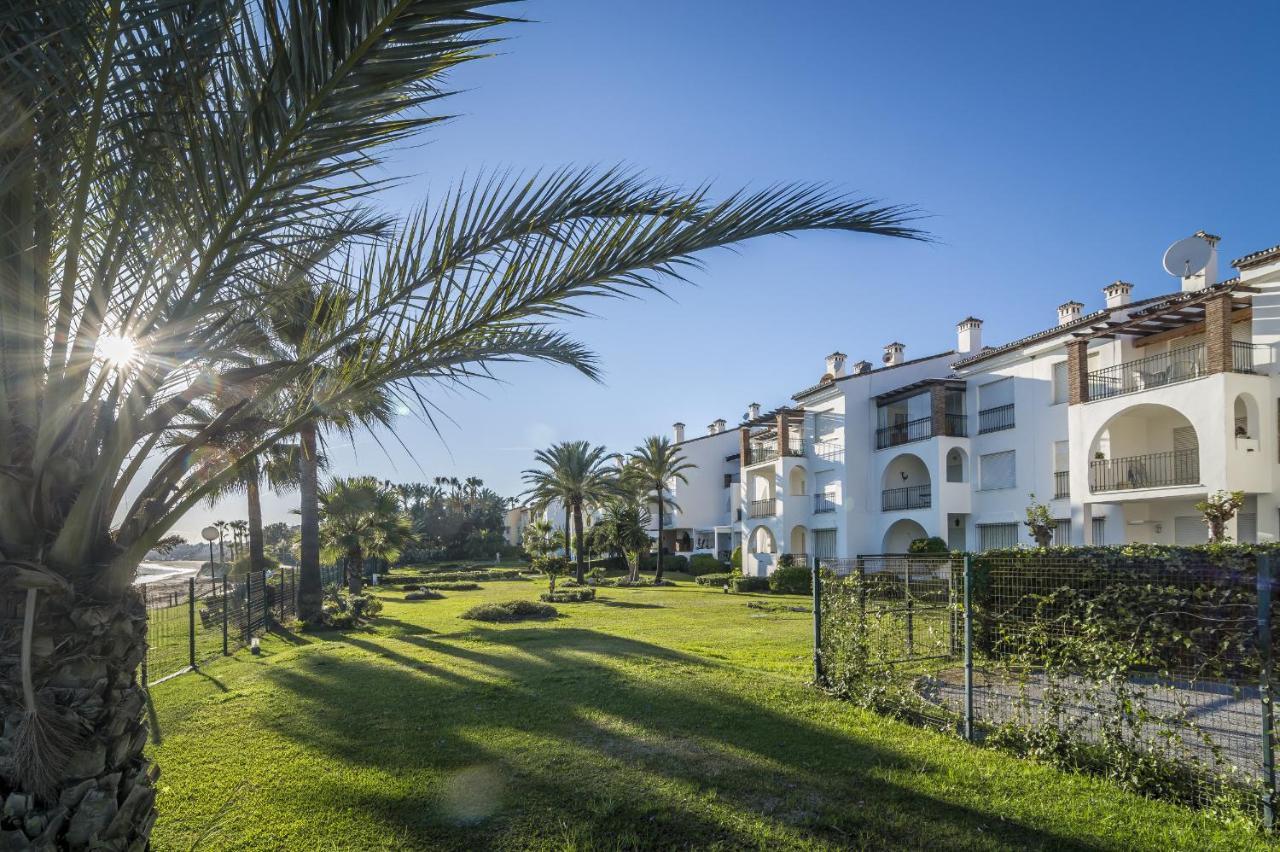 Hb - Comfortable Beachfront Holiday Apartment Estepona Exteriér fotografie
