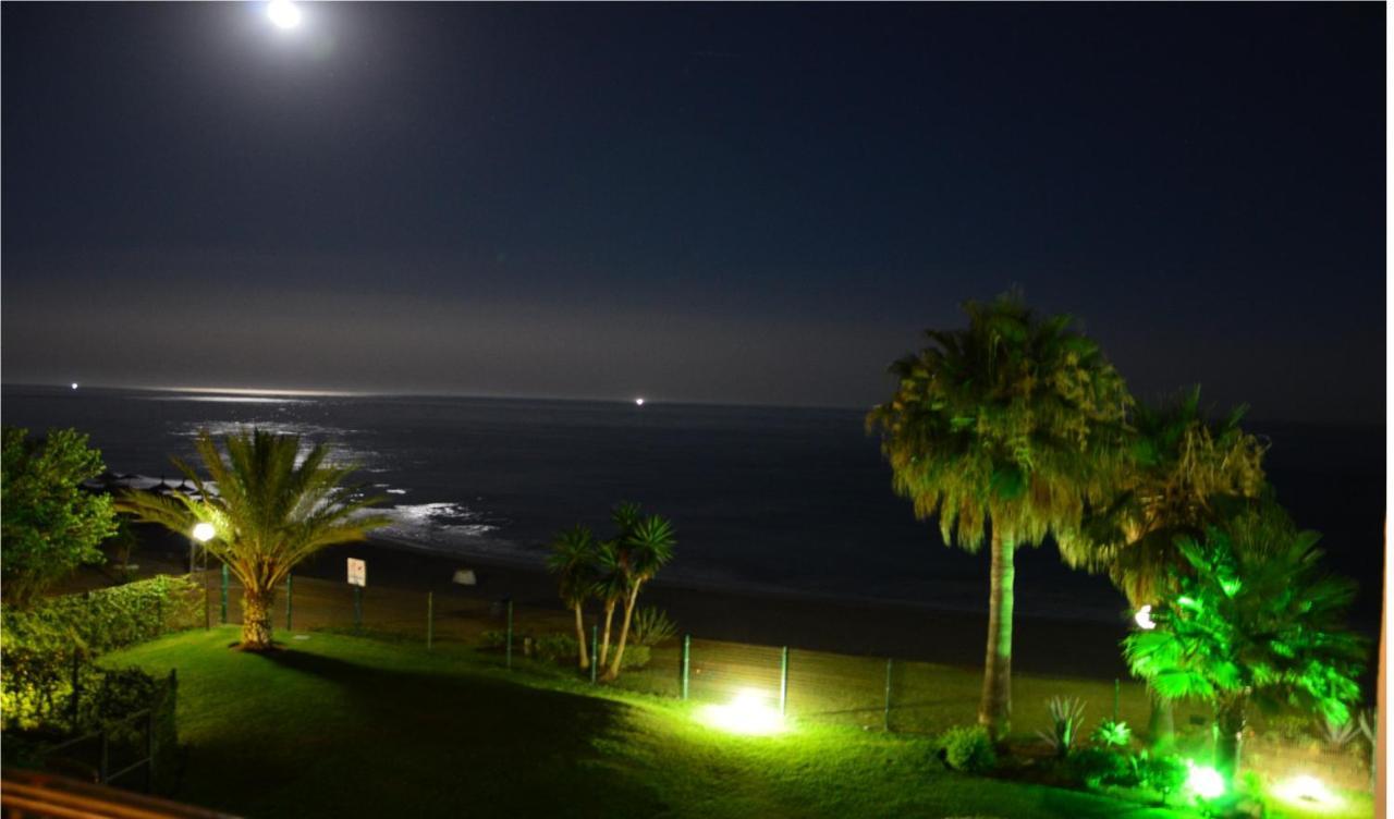 Hb - Comfortable Beachfront Holiday Apartment Estepona Exteriér fotografie