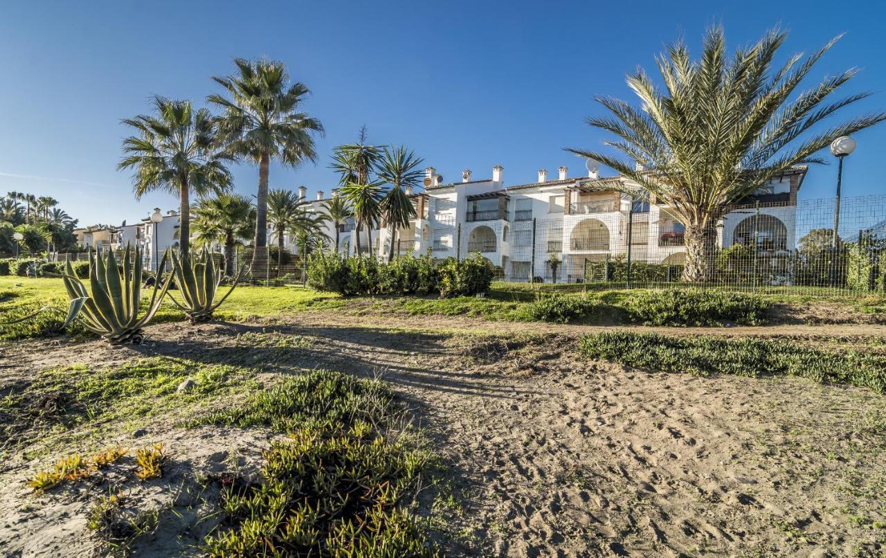 Hb - Comfortable Beachfront Holiday Apartment Estepona Exteriér fotografie